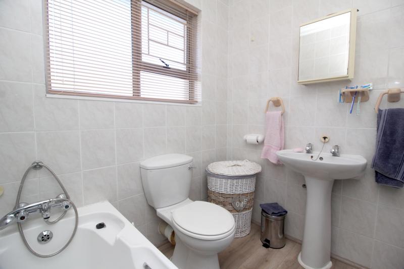 2 Bedroom Property for Sale in Fraaiuitsig Western Cape